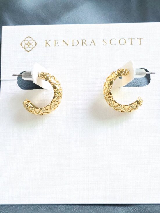 Kendra Scott Jewelry - Kendra Scott Harper Gold Huggie Earrings